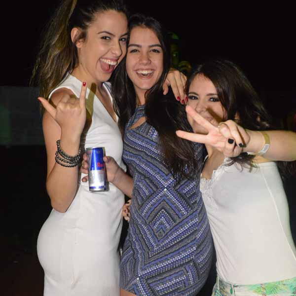 'Até que a Lua vire Skol' leva galera para a diversão no 1º dia de 2017