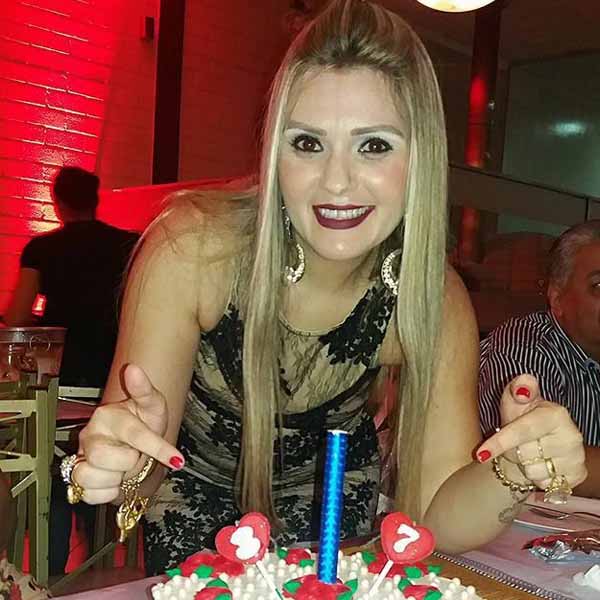 Karina celebra a chegada de mais um ano de vida
