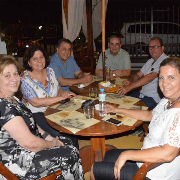 Galera prestigia noite de sábado na Luss Choperia