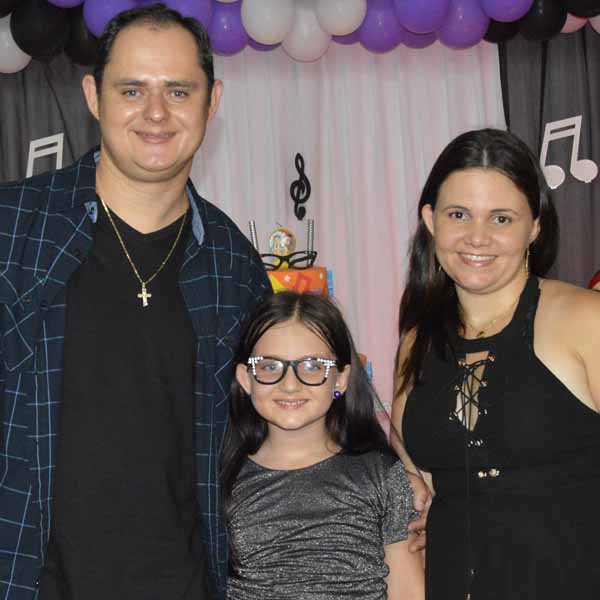 Eduarda completa 7 anos e comemora no Empório da Alegria