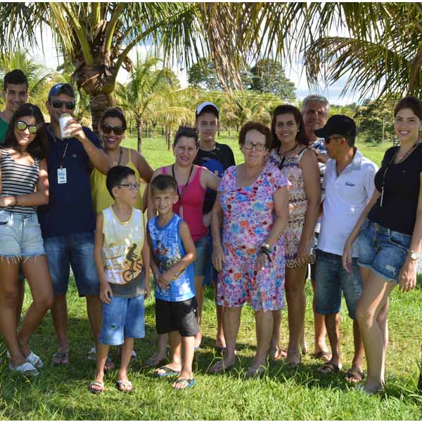 Pesqueiro Dona Maria fica lotado na tarde de domingo