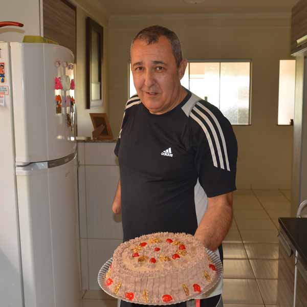 Normando comemora idade nova com churrasco para amigos e familiares
