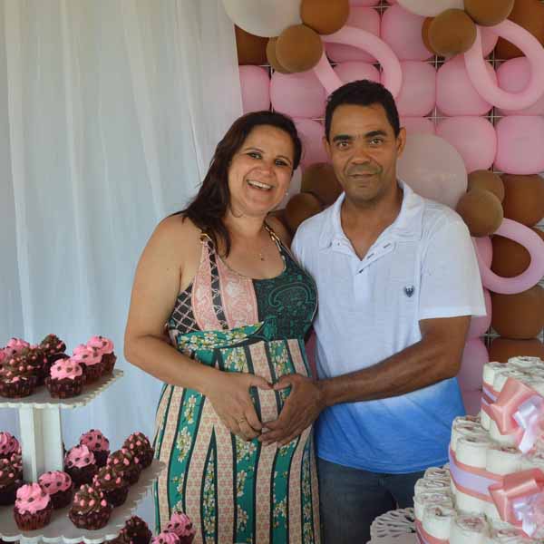 À espera de Mirella, papais Marcilene e Marinaldo fazem Chá de Bebê