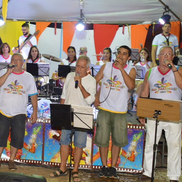 Domingo de Carnaval na Praça Isidoro Baptista