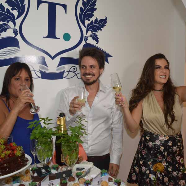 Coquetel marca reinauguração do Salão Thiago Marques