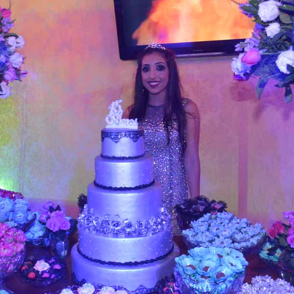 Ana Julia ganha festa de debutante