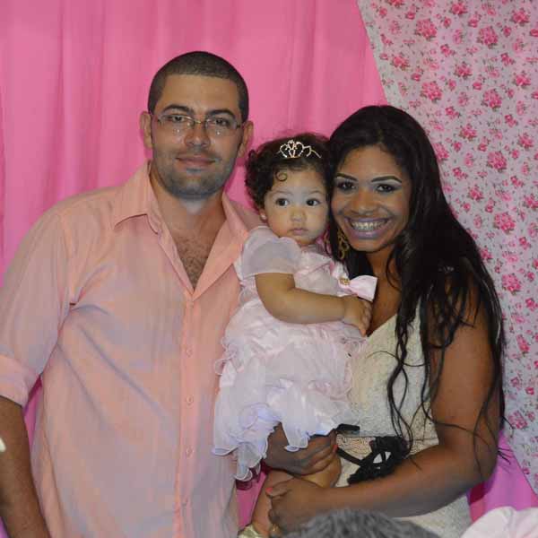 1º aninho de Lívia é comemorado com festa