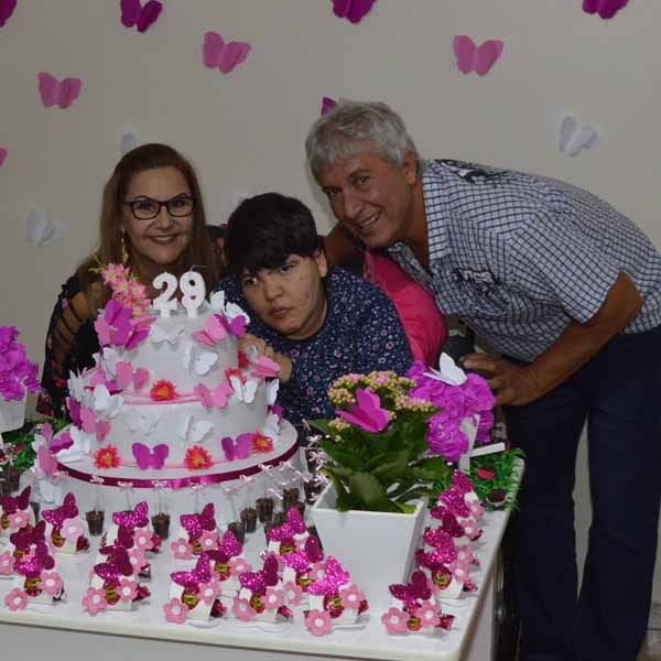 Ketly Nayara apaga velinhas em linda festa