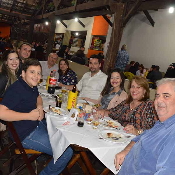 Di Lopes Acústico anima a Dom Pepe Pizzaria