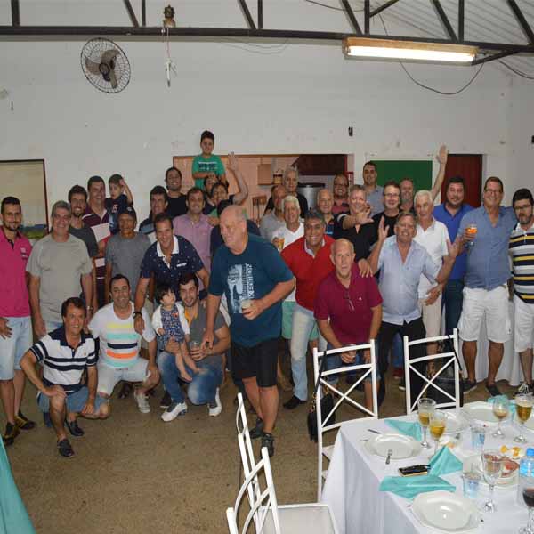 Amigos do futebol se reúnem e realizam confraternização