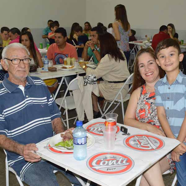 Luizas de Marillac realiza jantar beneficente