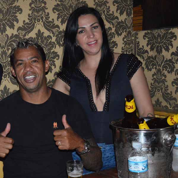 Jhonatan & Lidiane animam a noite de sábado no Jesse James