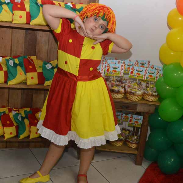 Eduarda ganha festa da Emília em comemoração aos seus 8 anos de idade