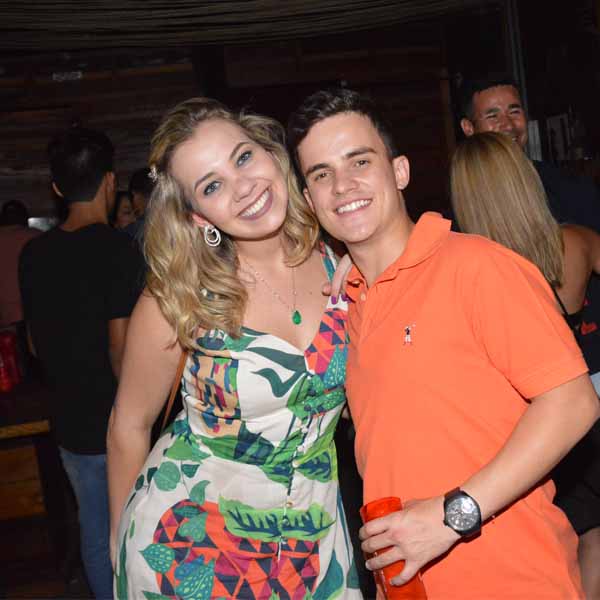 Jesse James agita a galera ao som de João Ricardo & Dodo