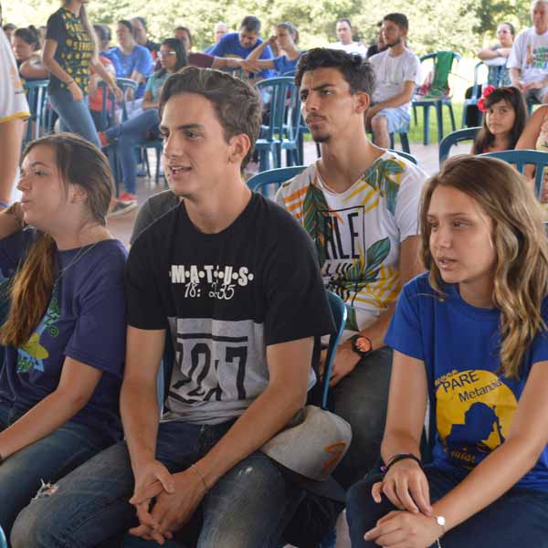 Dezenas de pessoas se reúnem no fim de semana no 5º Retiro Metanoia Louvor Pare