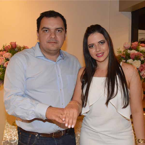 Vanessa Santos e Paulo Rangel ficam noivos