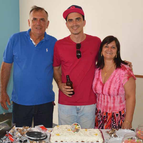 Matheus Mello reúne a galera para festejar mais um aniversário