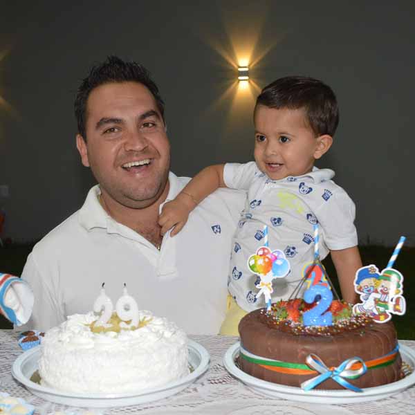 Em dose dupla: pai e filho comemoram aniversário