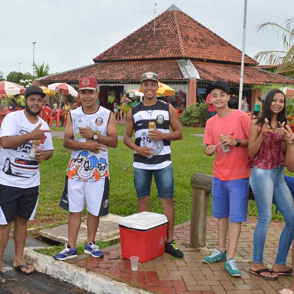 Galera curte três dias de Carnaval no Grande Lago