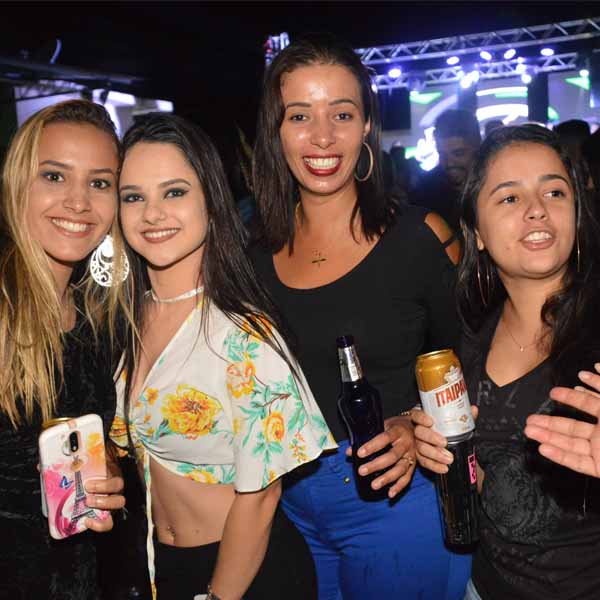 1ª Festa da Árvore Open Cooler leva dezenas de pessoas ao Rancho TR