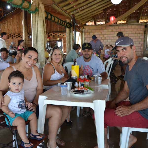 Almoço de domingo no Quiosque da Pamonha Restaurante e Pousada