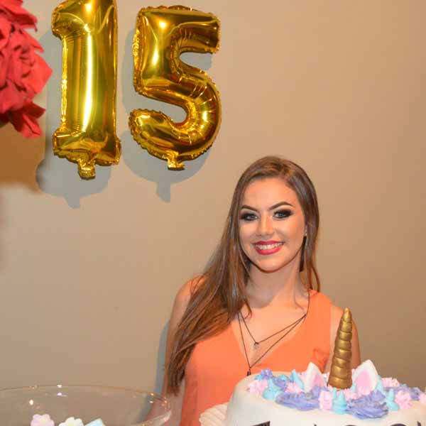 Kaylaine Vitória celebra os seus 15 anos com linda festa