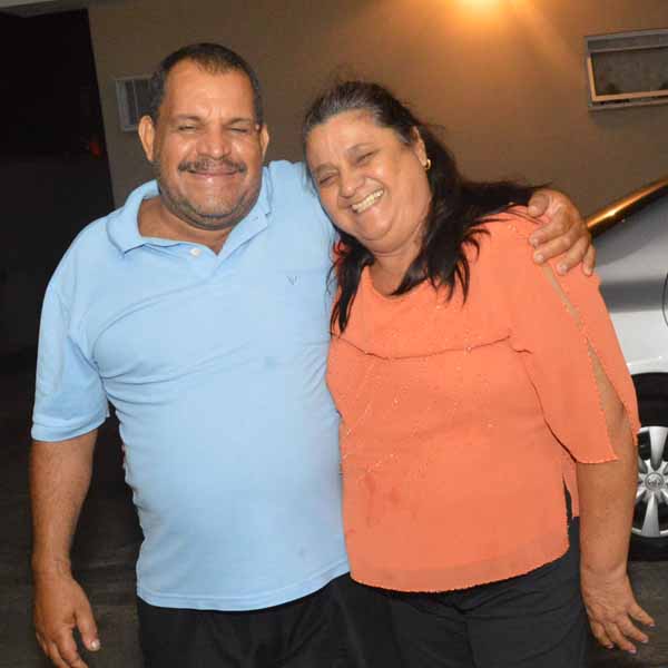 Ester dos Santos ganha festa surpresa em seu aniversário