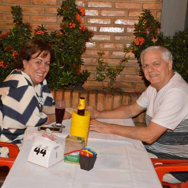 Gente bonita marca presença na Dom Pepe Pizzaria