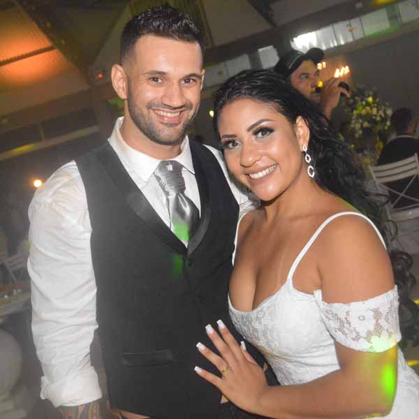 Viviane e Rogério celebram união pelo matrimônio