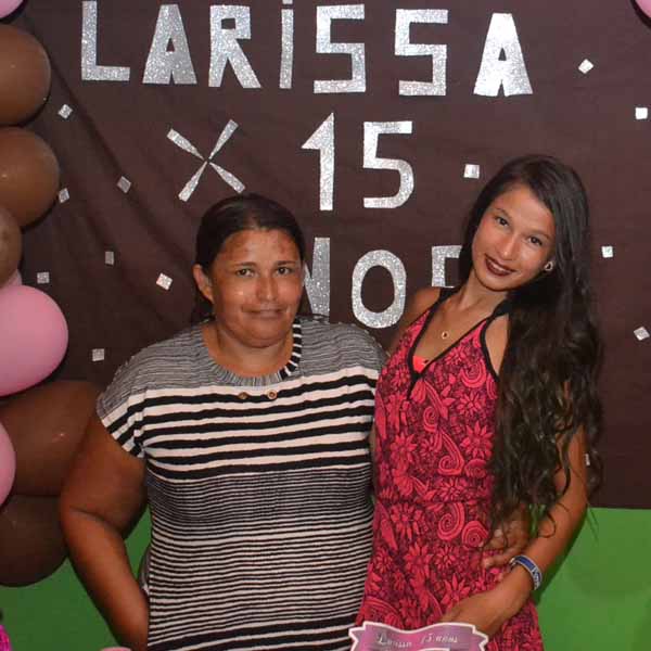 Larissa Gonçalves comemora seus 15 anos com festa