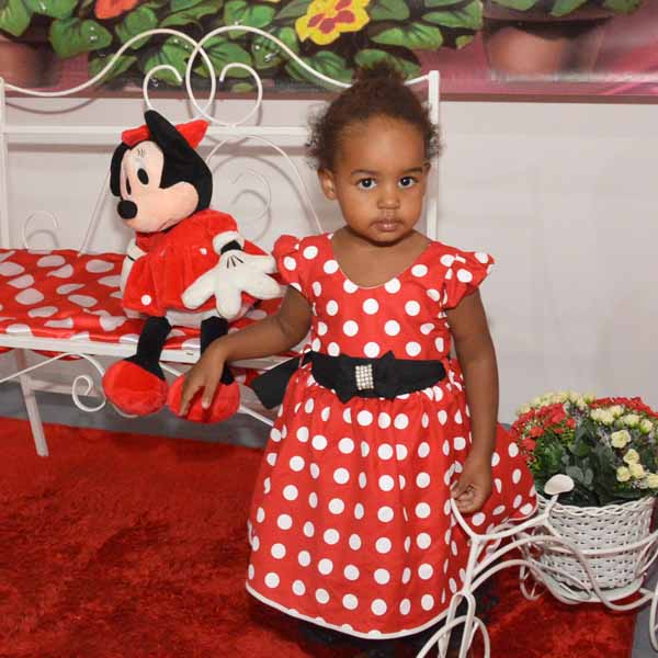 Ana Alice faz 2 aninhos e ganha festa da Minnie
