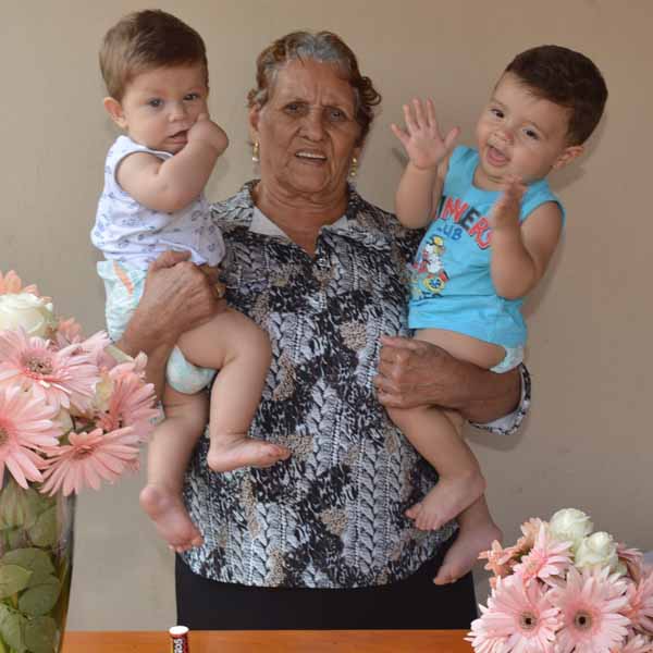 Dona Nita completa 75 anos e ganha festa