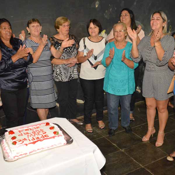 Mães do Serviço de Convivência para Idosos celebram seu dia na Dom Pepe
