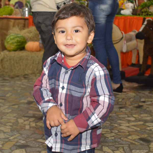 Miguel Alves apaga a 2ª velinha em linda festa