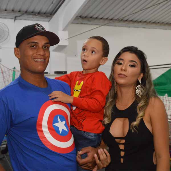 Pedrinho comemora 4 anos com festa dos Vingadores