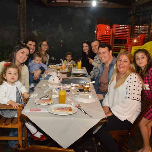 Fim de semana com música ao vivo na Dom Pepe Pizzaria