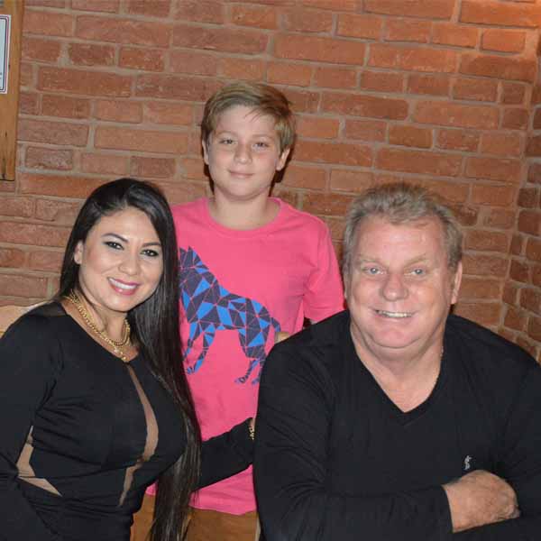 Casa Vilharquide recebe clientes em noite de sábado