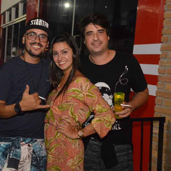 Grupo Desencana anima a noite de sábado do Jesse James