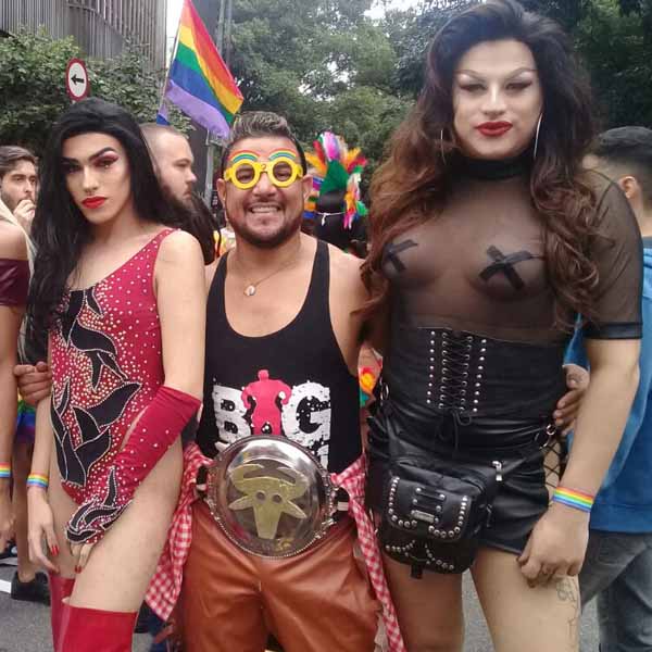 Paraguaçuense marca presença na 22ª Parada Gay de São Paulo