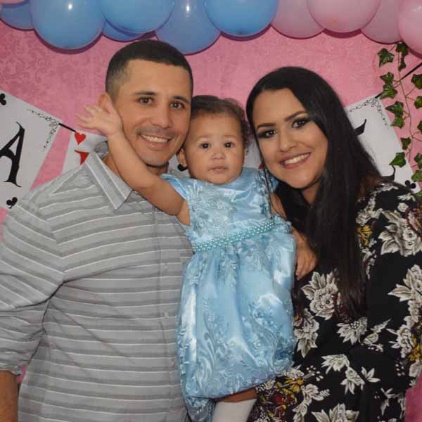 Alice apaga 1ª velinhas com linda festa