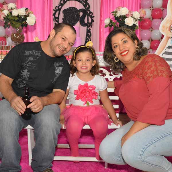 Isadora Distrutti comemora os seus 5 anos com festa da Barbie