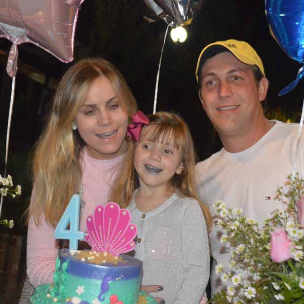 Manuela faz 4 aninhos e comemora com a família e amiguinhos