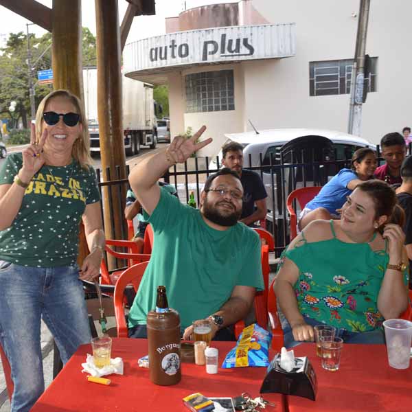 Paraguaçuenses se reúnem para assistir jogos da Copa