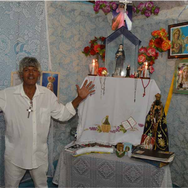 Roberto Botelho comemora o 4º ano da santa que chora e faz supostos milagres