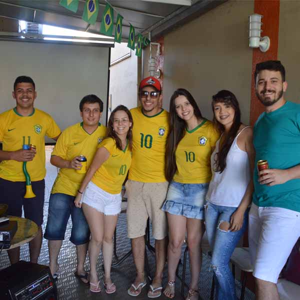 Alegria dos torcedores Paraguaçuenses antes do jogo onde o Brasil foi eliminado por 2 a 1