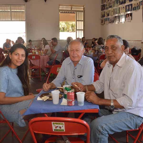 Almoço à Mineira leva dezenas de pessoas ao Lions Clube