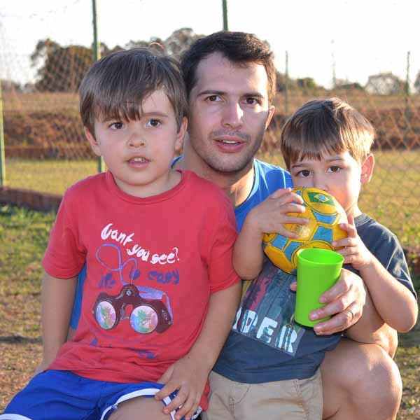 Ralf Rosa reúne a sua galera para o Schol Fraldas