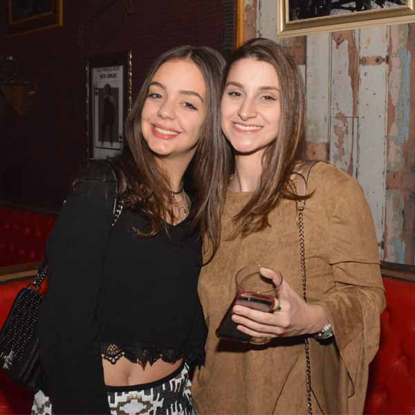 Jesse James faz a diversão da galera na noite de sexta