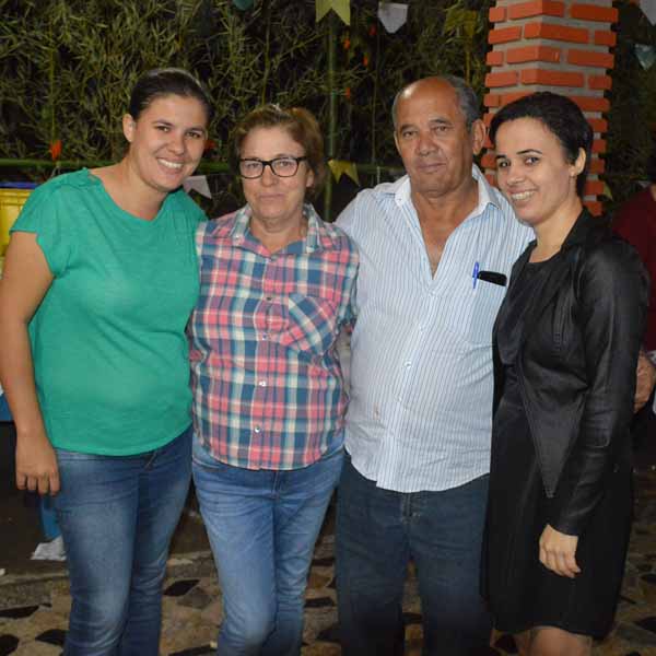 Galera se diverte em festa julina na Estância Laranjeiras