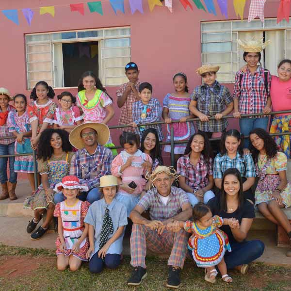 Crianças da Casa Abrigo ganham arraiá, passeio no pesqueiro e churrasco